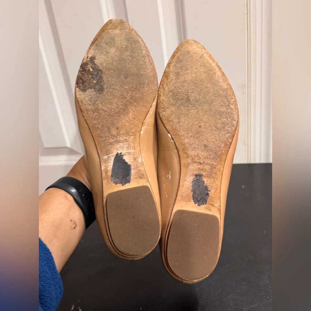 Kate Spade Tan Flats with Gold Chain Detail size 10